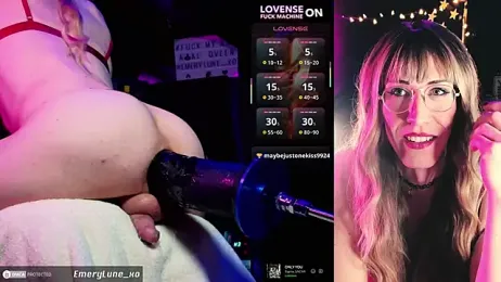 EmeryLune_xo webcam model stream image