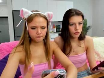 flooora_0 webcam model stream image