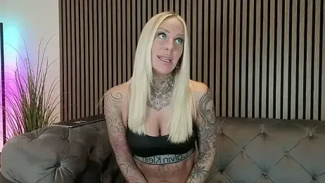 Lara-CumKitten webcam model stream image