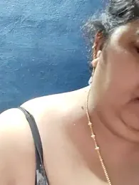 tamilthanushri webcam stripchat model stream image