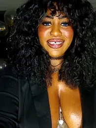 AmazonianMistress webcam model stream image