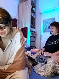 PearMaki webcam model stream image