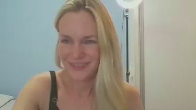 CrazyAnny1 webcam model stream image