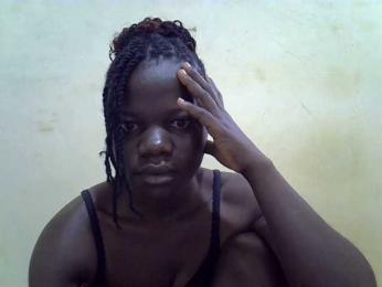 Pretty-doll webcam model stream image