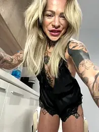 Divina_X_ webcam model stream image