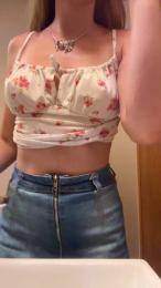 Denuu webcam model stream image