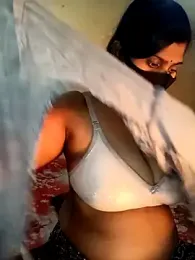 Reena_couple502 webcam model stream image