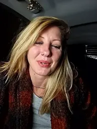 SheIsSomething webcam model stream image