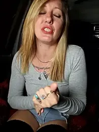 SheIsSomething webcam model stream image