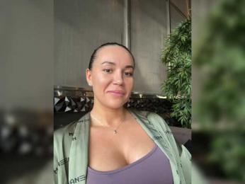 QWEENII webcam model stream image