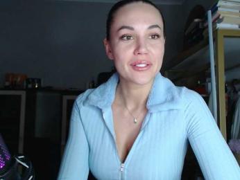 QWEENII webcam model stream image