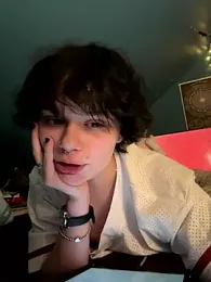 quwuinnie333 webcam model stream image