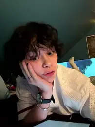 quwuinnie333 webcam model stream image