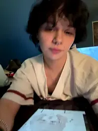 quwuinnie333 webcam model stream image