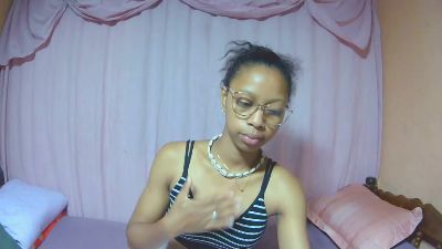 Skingyrle webcam cam4 model stream image