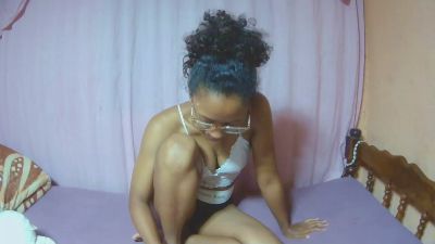 Skingyrle webcam model stream image