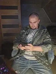 Foxyshaved webcam stripchat model stream image