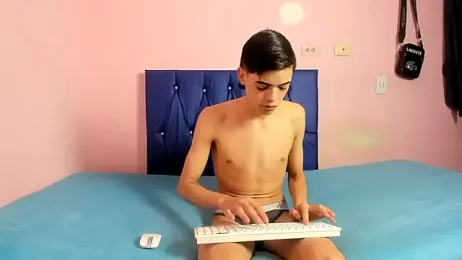 Latinos_2001 webcam model stream image