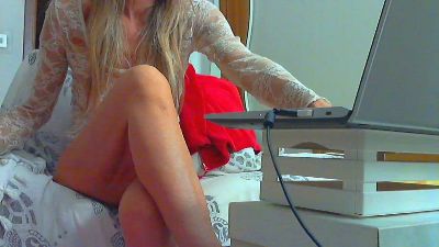 koralineee webcam model stream image