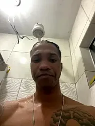 Muzao webcam model stream image