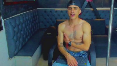 zackwhite_ webcam model stream image