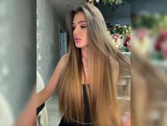 SweetyMia webcam model stream image