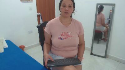 LauraFoxx webcam model stream image