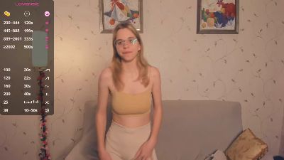 LynneCrust webcam model stream image