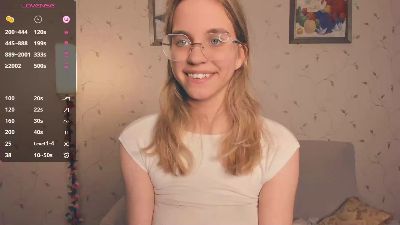 LynneCrust webcam model stream image