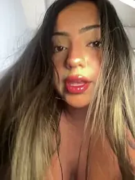 Zendaa_ webcam model stream image