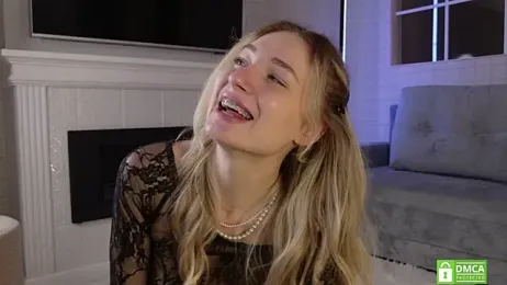 WelliCaren webcam model stream image