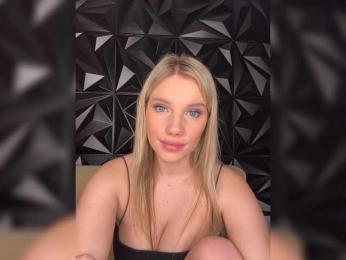 LYALYAtop webcam model stream image