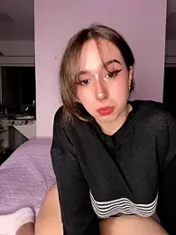 tsuki_chan_on webcam model stream image