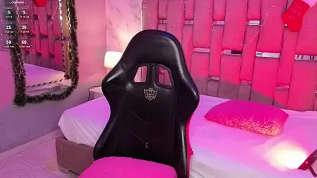 ZharaLux webcam model stream image