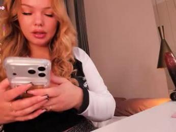 alice_pinkys webcam model stream image