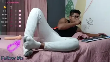 TomLover_12 webcam model stream image