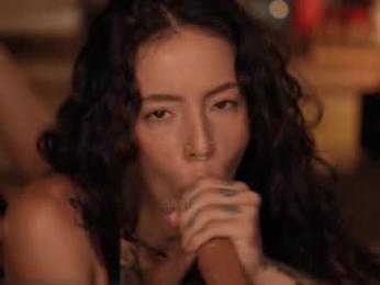 effylowell_ webcam model stream image