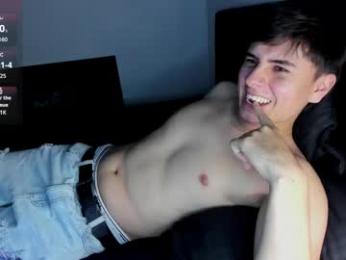 _broken_47 webcam model stream image