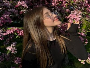 OctaviaDeep webcam model stream image