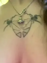 FroggyAnna webcam model stream image