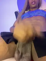 Mia_royal webcam model stream image