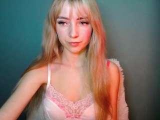 lucialittle webcam model stream image