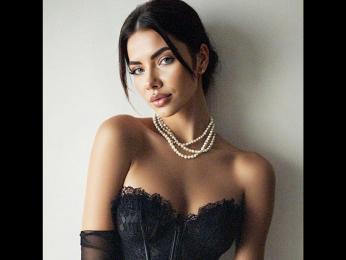 CaitlynEva webcam model stream image