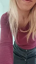 SweetyNinaOff1 webcam stripchat model stream image