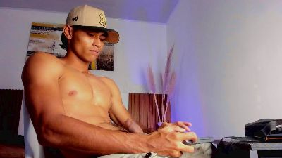 zander_20 webcam model stream image