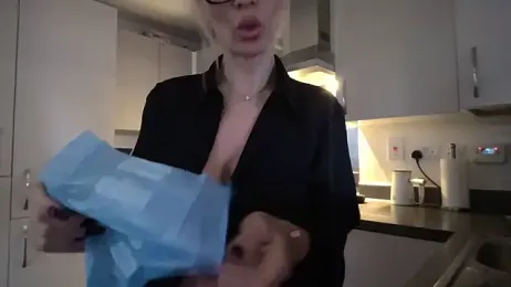 QuenMonicaUK webcam model stream image