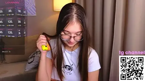 Leela_sun webcam model stream image