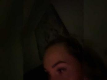 Hannah882xx webcam model stream image