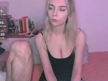 Almondmilka webcam model stream image