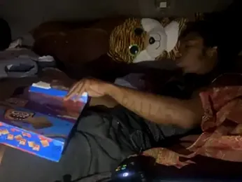 SlimeCrownzOut5 webcam model stream image